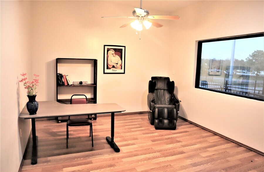 More Photos Of 7406 Gulf Fwy, Houston Office Residential For Lease