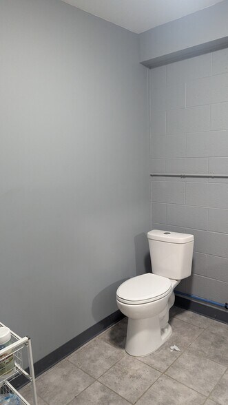 More Photos Of 35468 Groesbeck Hwy, Clinton Township Warehouse For Lease