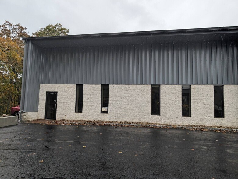 More Photos Of 237 River Rd, Uxbridge Warehouse For Lease