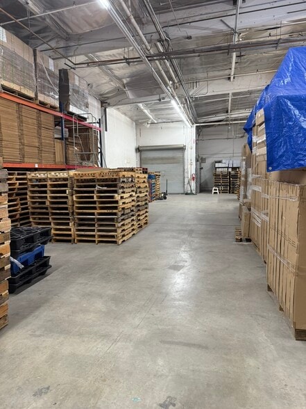 More Photos Of 9200 Gazette Ave, Chatsworth Warehouse For Lease