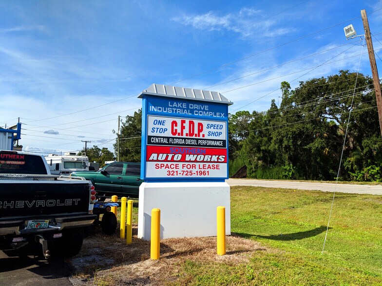 More Photos Of 1501-1503 Lake Dr, Cocoa Warehouse For Lease