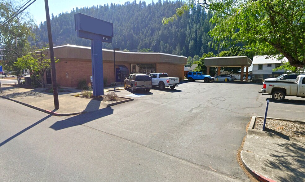 More Photos Of 333 Michigan Ave, Orofino General Retail For Sale
