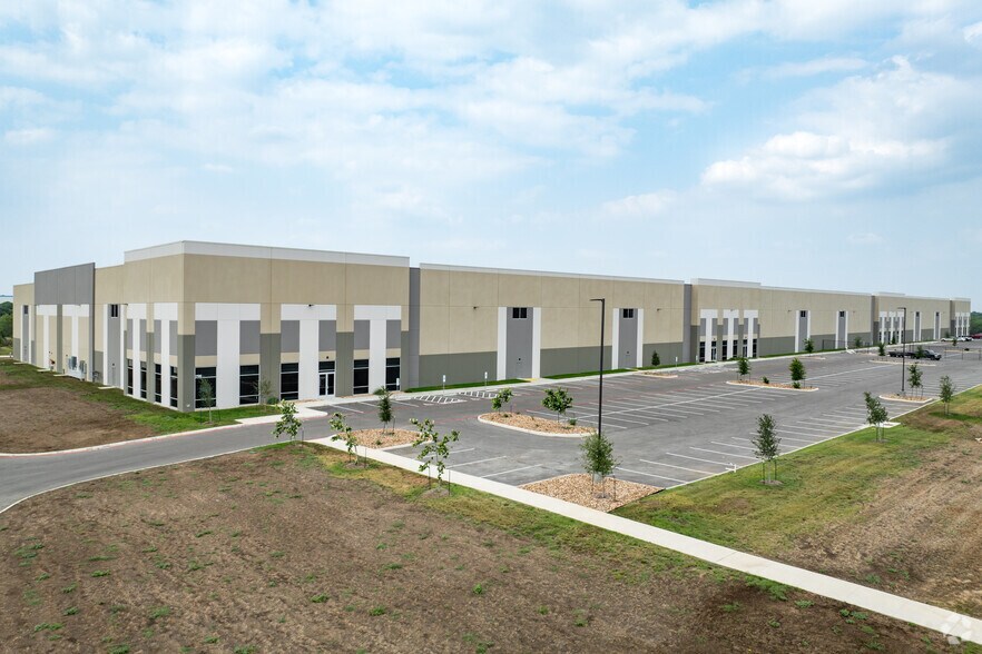 More Photos Of 1122 S Foster Rd, San Antonio Unknown For Lease