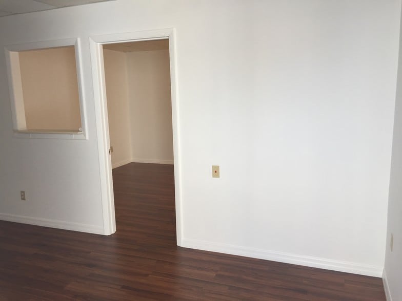 More Photos Of 6238 Presidential Ct, Fort Myers Medical For Sale