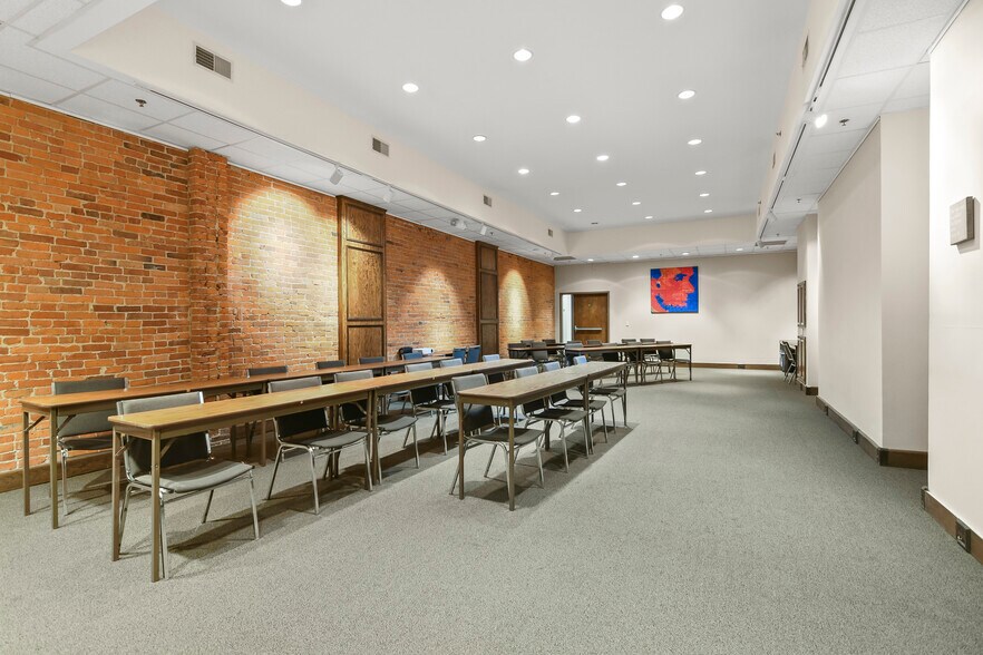 More Photos Of 206 S 6th St, Springfield Office For Sale