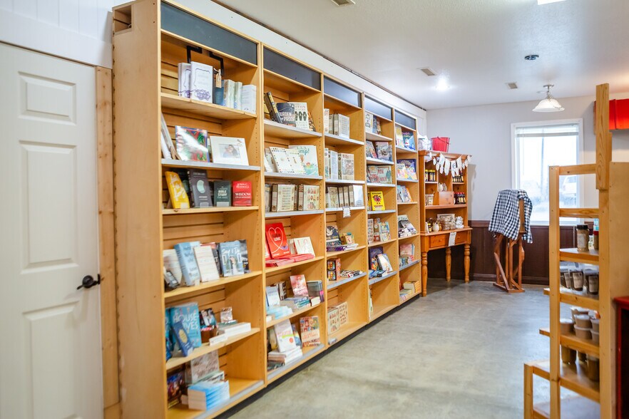 More Photos Of 2015 N Missouri St, Macon Restaurant For Sale