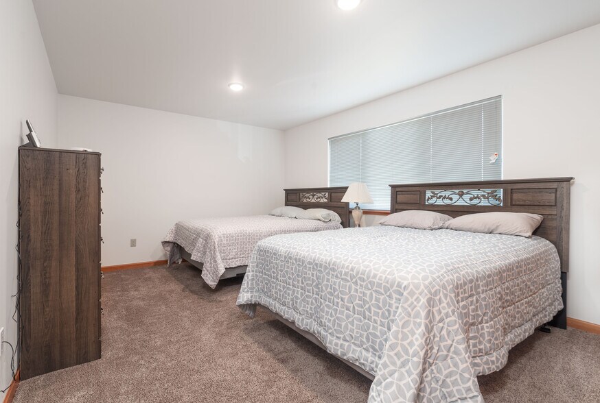 More Photos Of 400 JS Dr, Craig Flex For Sale