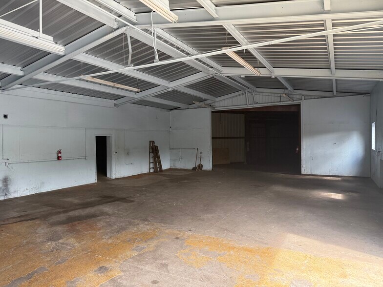 More Photos Of 4141 NW 6th St, Gainesville Warehouse For Lease
