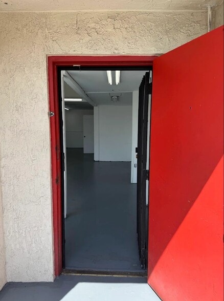 More Photos Of 750 NW 107th St, Miami Warehouse For Lease