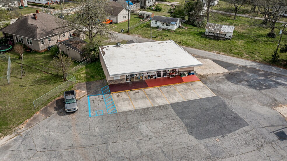 More Photos Of 200 Willard Rd, Clinton Storefront For Sale