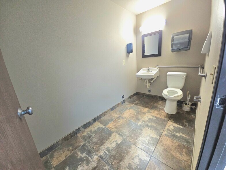 More Photos Of 2921 Friendly Pl, Bullhead City Light Distribution For Lease
