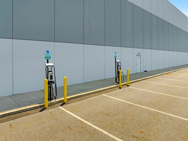 More Photos Of 100 Performance Dr, Mahwah Distribution For Lease