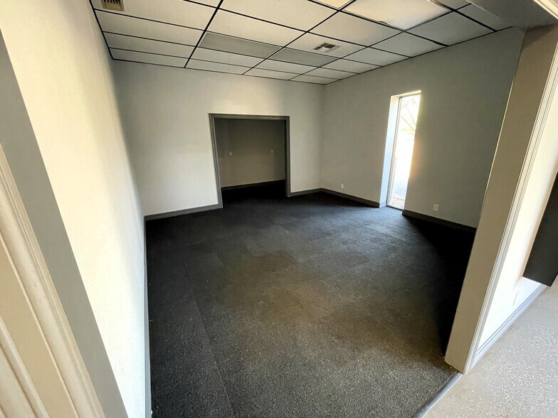 More Photos Of 11190 State Highway 64 E, Tyler Showroom For Lease