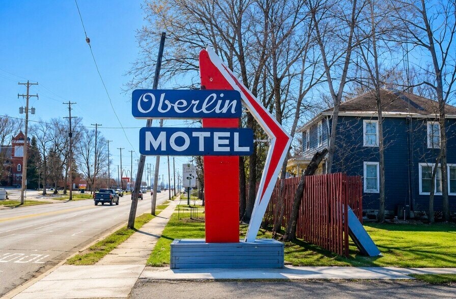 Primary Photo Of 11355 N Saginaw St, Mount Morris Hotel For Sale
