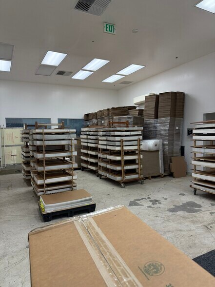 More Photos Of 9200 Gazette Ave, Chatsworth Warehouse For Lease