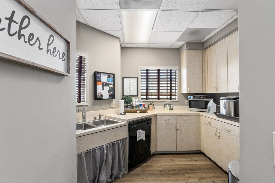 More Photos Of 5481 E Santa Ana Canyon Rd, Anaheim Hills Loft Creative Space For Lease