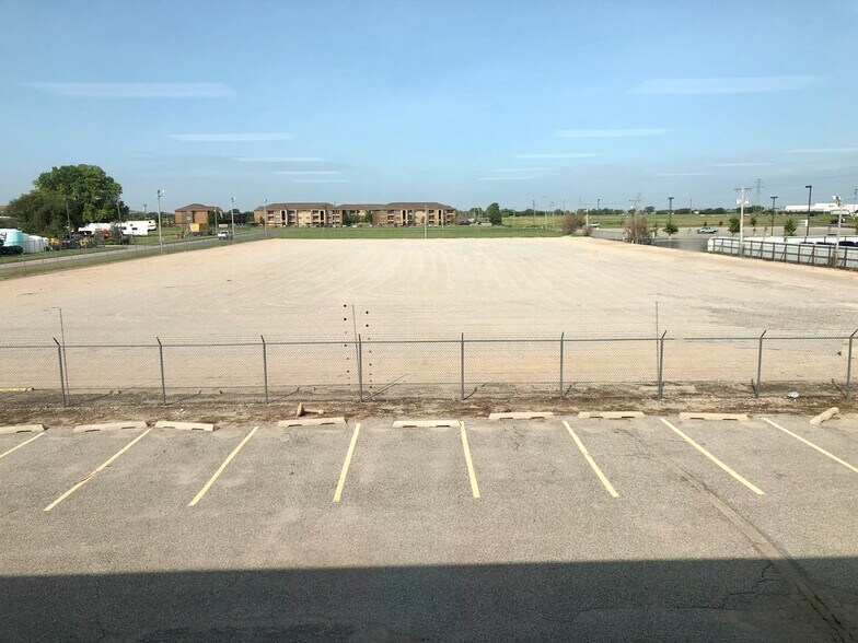 More Photos Of 5801 SW 11th St, Oklahoma City Service For Lease