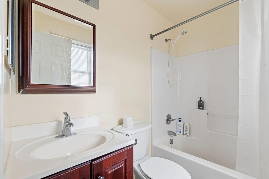 More Photos Of 2090 Blue Bell Rd, Williamstown Flex For Sale