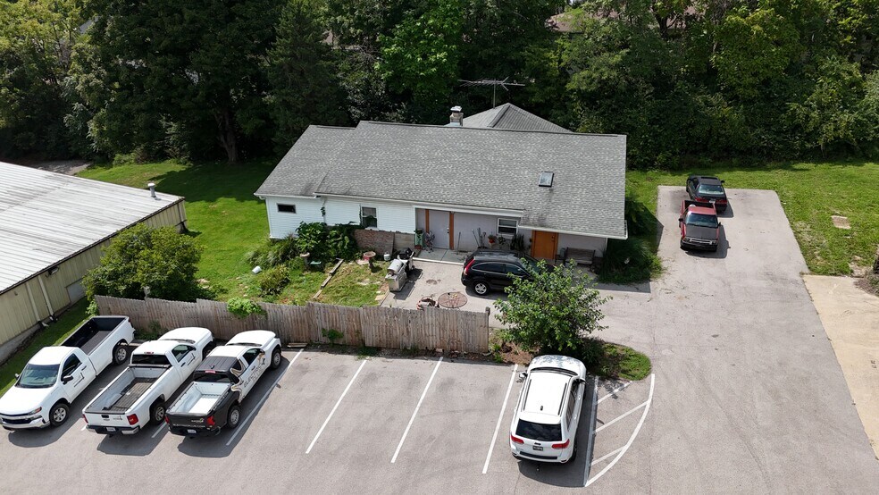 More Photos Of 1030 W 17th St, Bloomington Flex For Sale