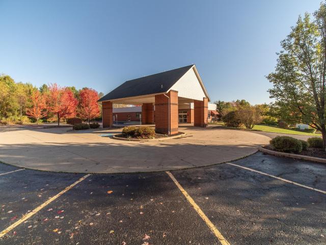 More Photos Of 10 Timberview Ln, Russell Medical For Sale