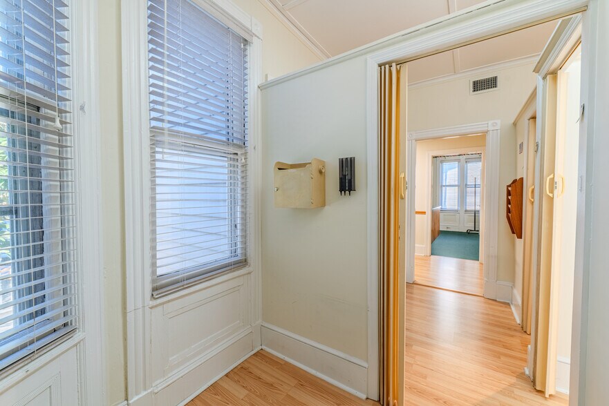 More Photos Of 177 W High St, Somerville Medical For Sale