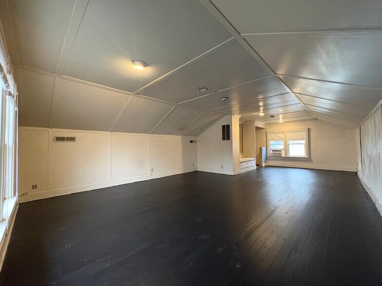 More Photos Of 970 W 7th Ave, Eugene Office For Sale