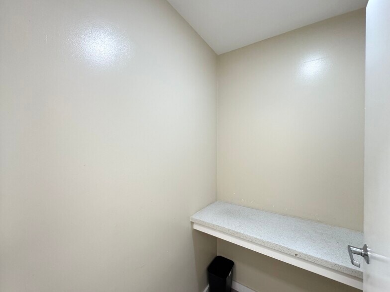 More Photos Of 815-821 Webster St, Oakland Storefront Retail Office For Lease