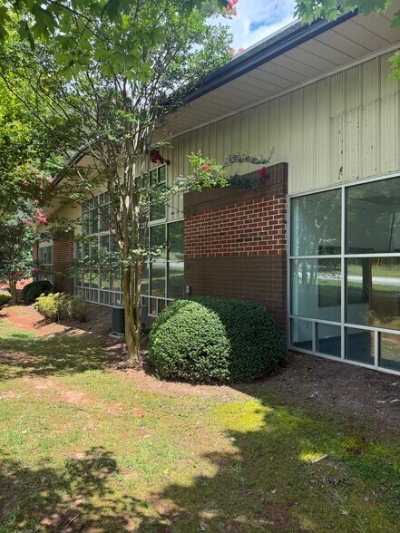 More Photos Of 590 Olympic Dr, Athens Distribution For Lease