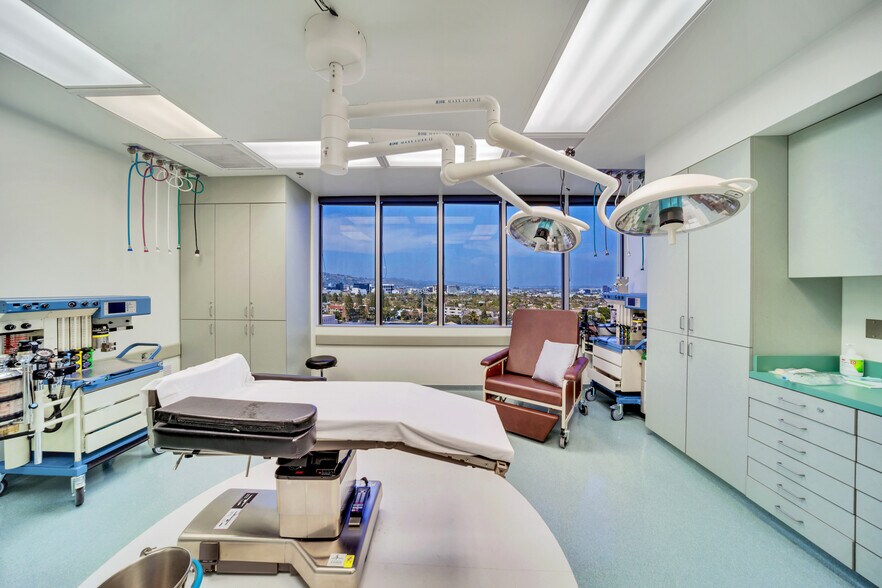 More Photos Of 2080 Century Park E, Los Angeles Medical For Lease
