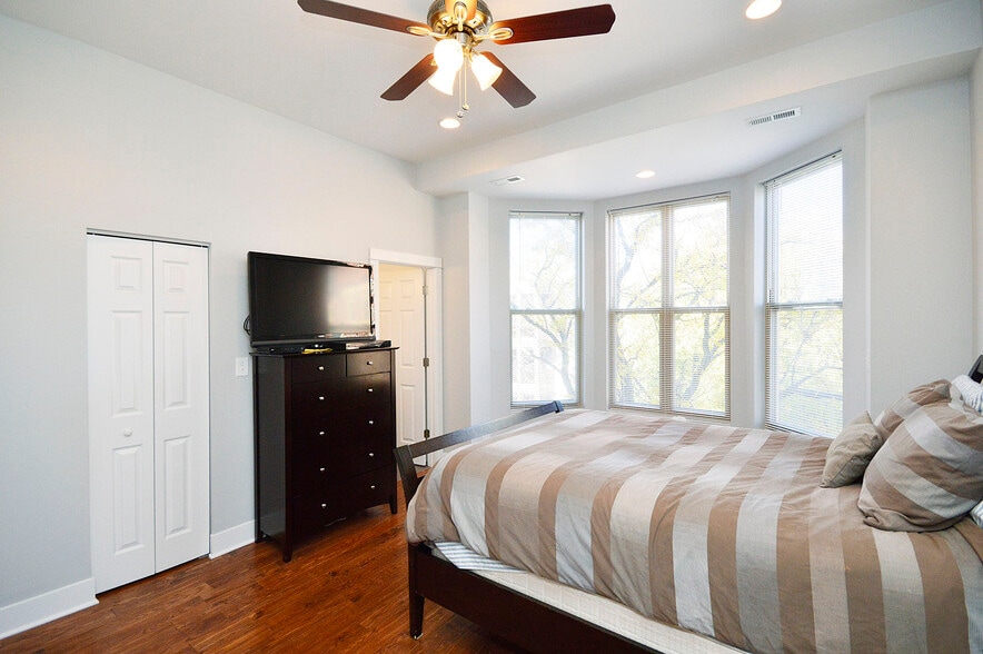 More Photos Of 1501 W Superior St, Chicago Apartments For Sale