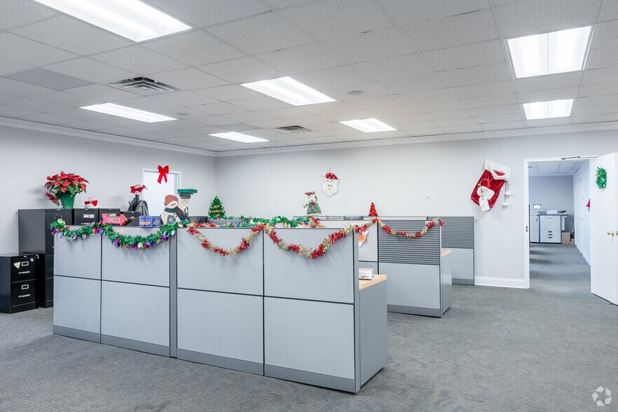 More Photos Of 40 Galesi Dr, Wayne Office For Lease