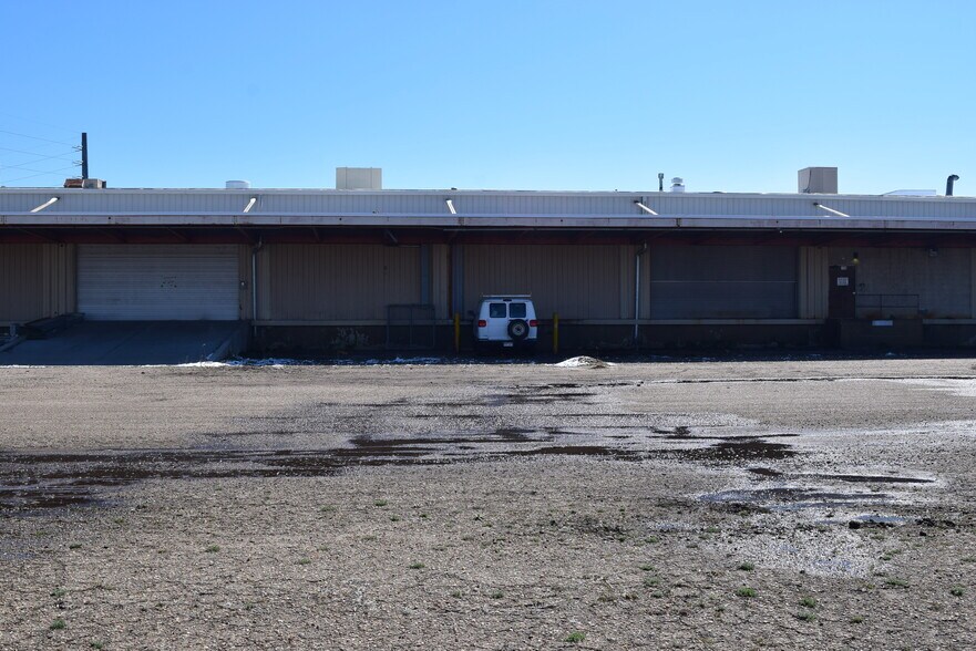 More Photos Of 5200 E Smith Rd, Denver Manufacturing For Lease