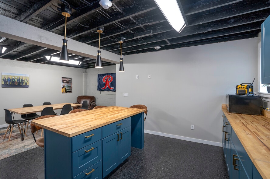 More Photos Of 709 106th St S, Tacoma Auto Repair For Sale