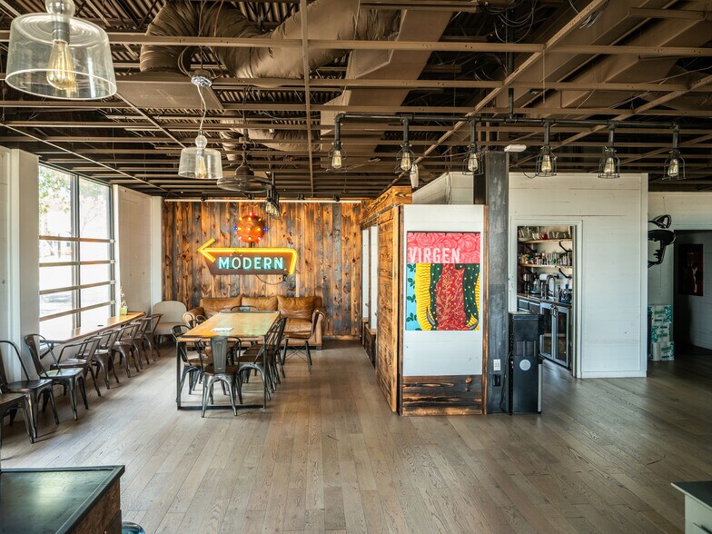 More Photos Of 1000 E 51st St, Austin Unknown For Lease