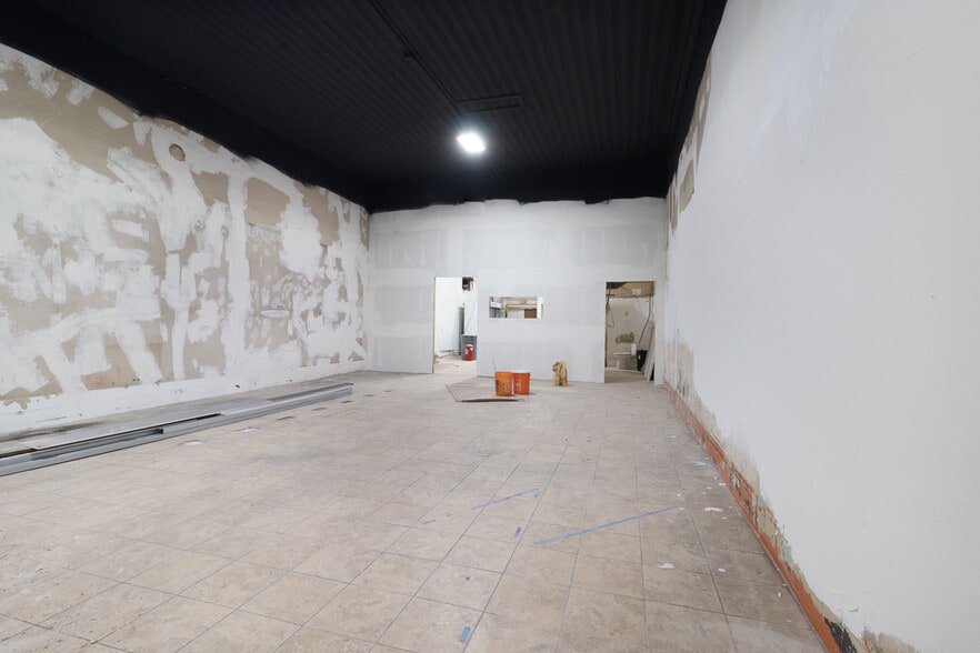 More Photos Of 111-113 N Flores St, San Antonio Storefront Retail Residential For Sale