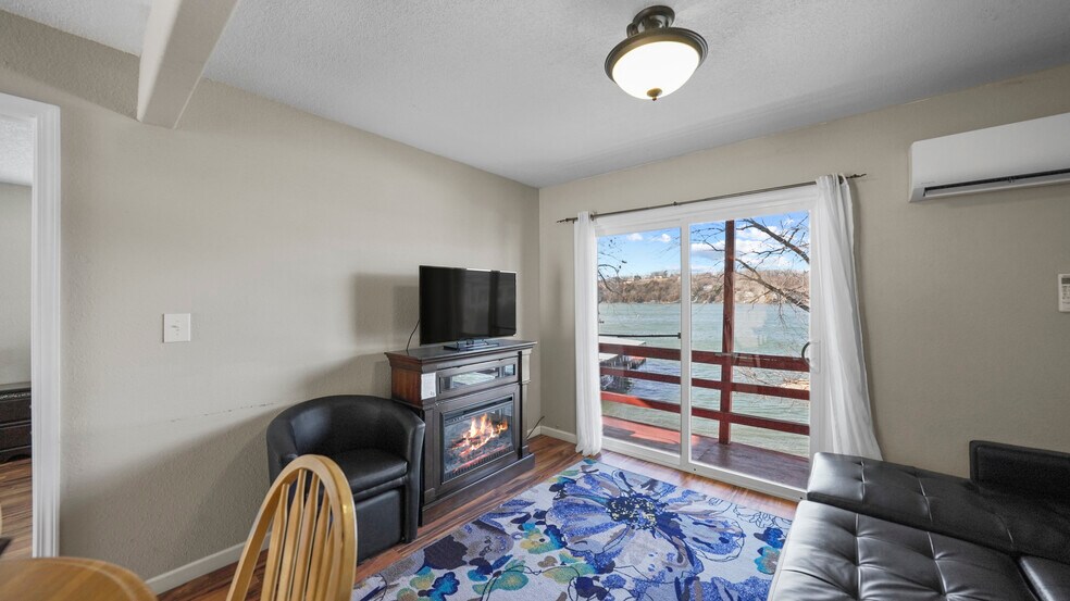 More Photos Of 91 Breeze Dr, Camdenton Hotel For Sale