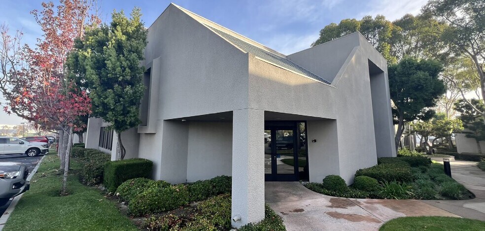 More Photos Of 2835 Temple Ave, Signal Hill Office For Sale