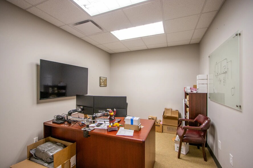 More Photos Of 104 Vantage Point Dr, West Columbia Showroom For Lease