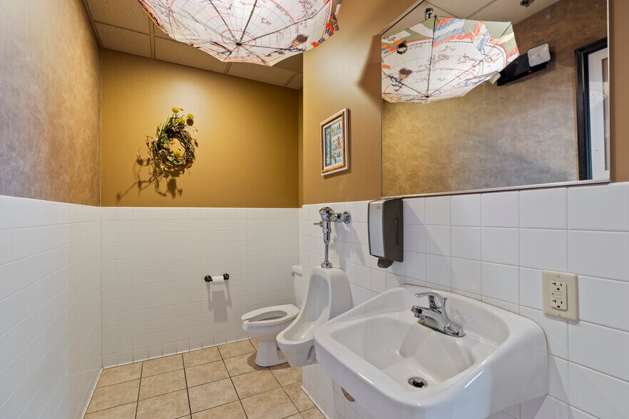 More Photos Of 824 Paul Bunyan, Bemidji Restaurant For Sale