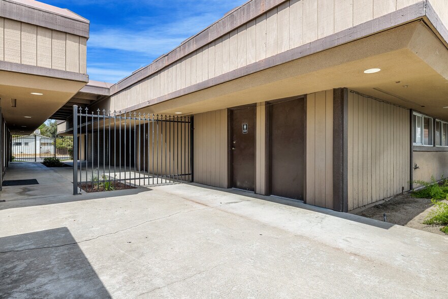 More Photos Of 1629 Pollasky Ave, Clovis Office For Sale