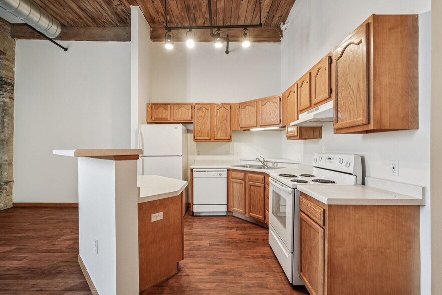 More Photos Of 134 Main St, Racine Apartments For Sale