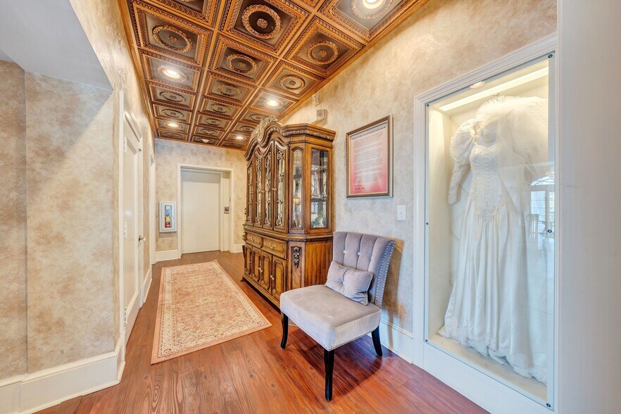 More Photos Of 812 E Main St, Bedford Lodge Meeting Hall For Sale