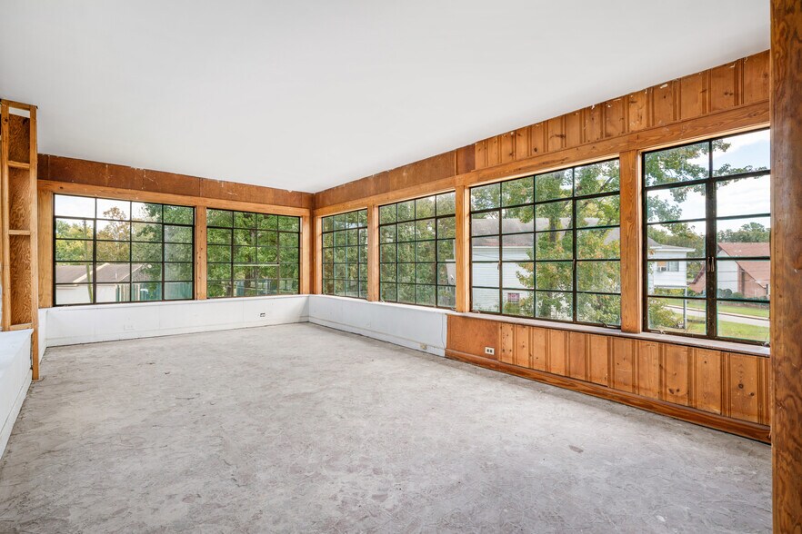 More Photos Of 3590 Thomas St, Memphis Office For Sale