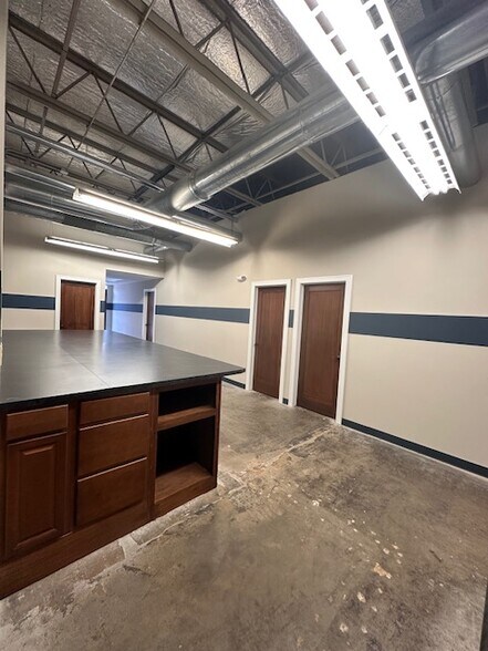 More Photos Of 5967 Merle Hay Rd, Johnston Storefront Retail Office For Lease