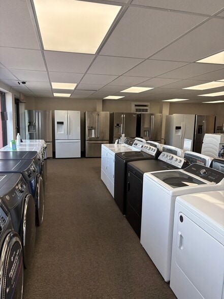 More Photos Of 2371 S McCall Rd, Englewood Freestanding For Sale