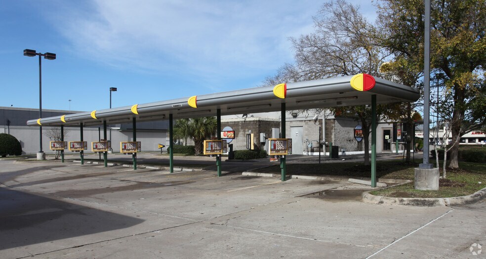 More Photos Of 5195 W 34th St, Houston Fast Food For Lease