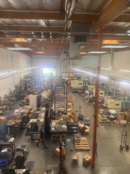 More Photos Of 25620 Rye Canyon Rd, Valencia Warehouse For Lease