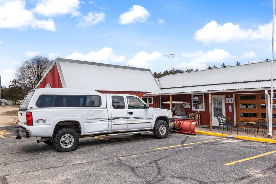 More Photos Of N1130 5th Rd, Coloma Trailer Camper Park For Sale