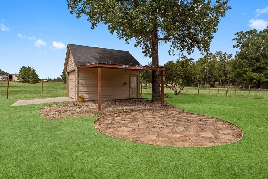 More Photos Of 1250 S Pine Lake Rd, Montgomery Specialty For Sale