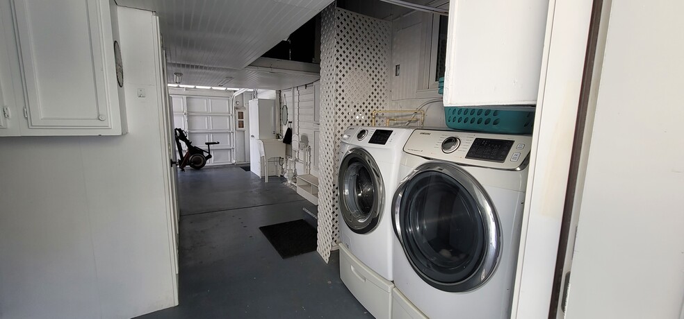 More Photos Of 3351 Bahia Vista St, Sarasota Storefront For Sale